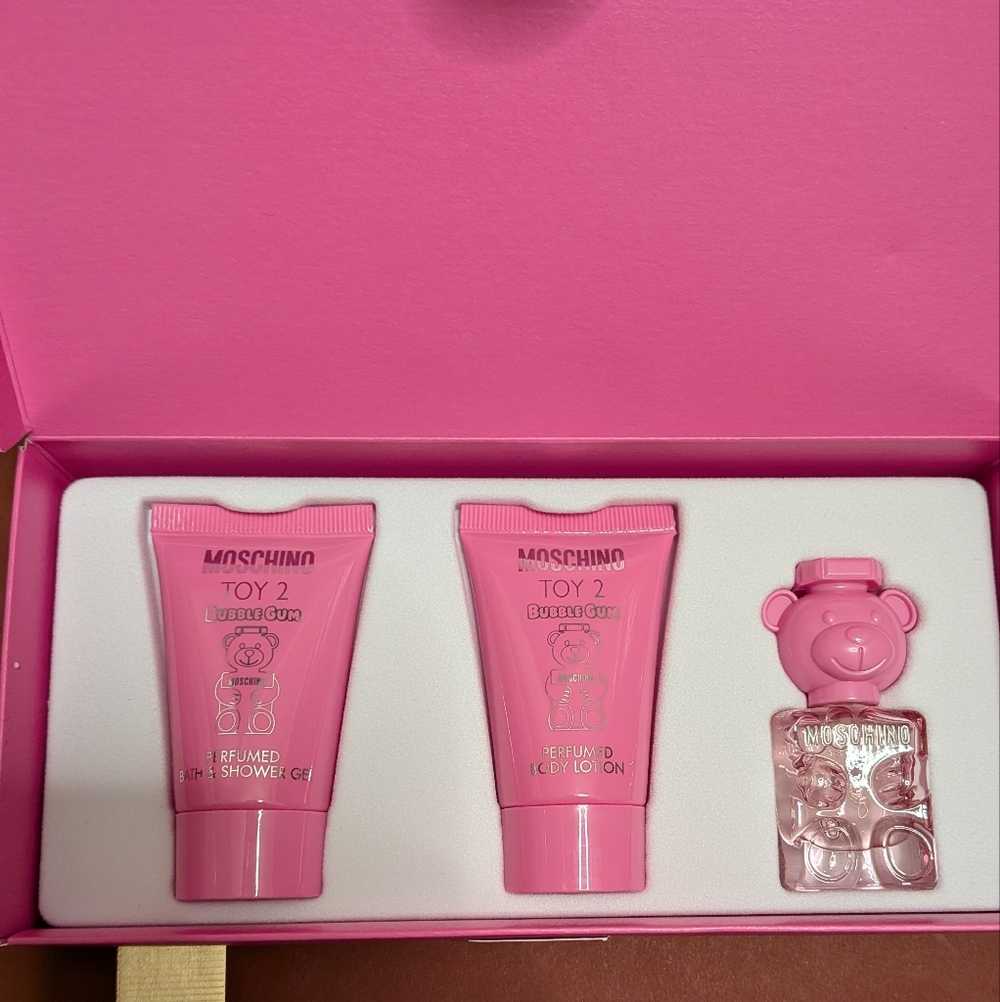 Moschino Toy 2 Bubble Gum Mini 3 Piece Perfume Set - Picture 2 of 5